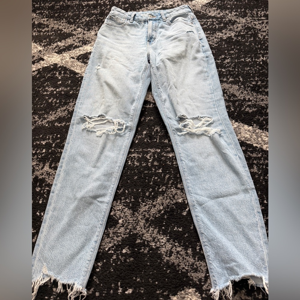 NWOT American Eagle Straight Leg Distressed Jeans